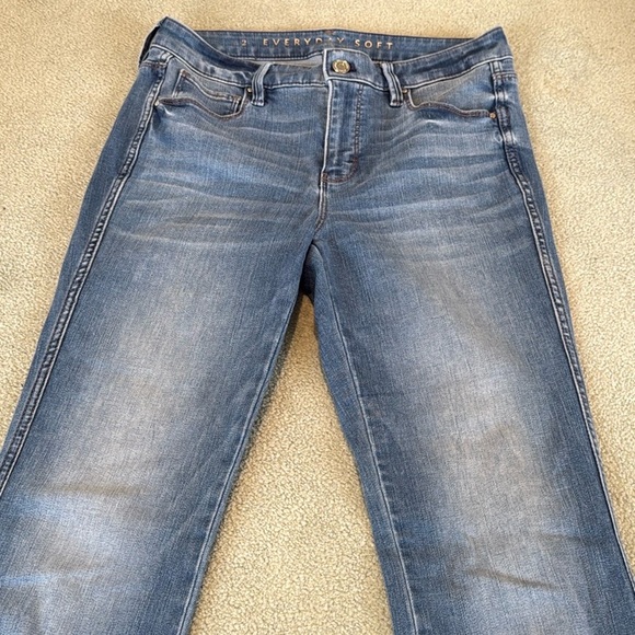 WHBM every day soft skinny flare, high-rise size 2 regular length. - Picture 4 of 6